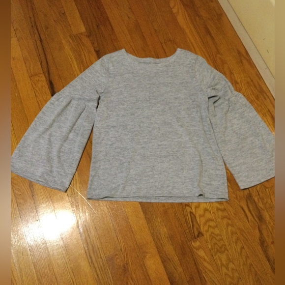 a.n.a Gray Long Bell Sleeve Top. - Picture 1 of 4